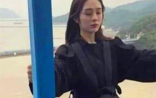 美女吃红瓜,美女品尝美味瞬间