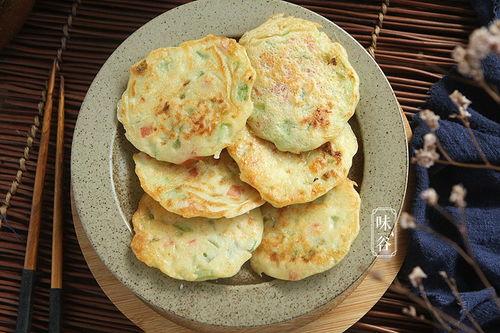 小孩吃瓜饼,小孩的甜蜜美食之旅