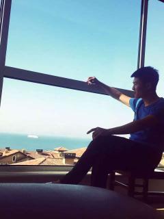 群众吃瓜成功视频,视频走红网络